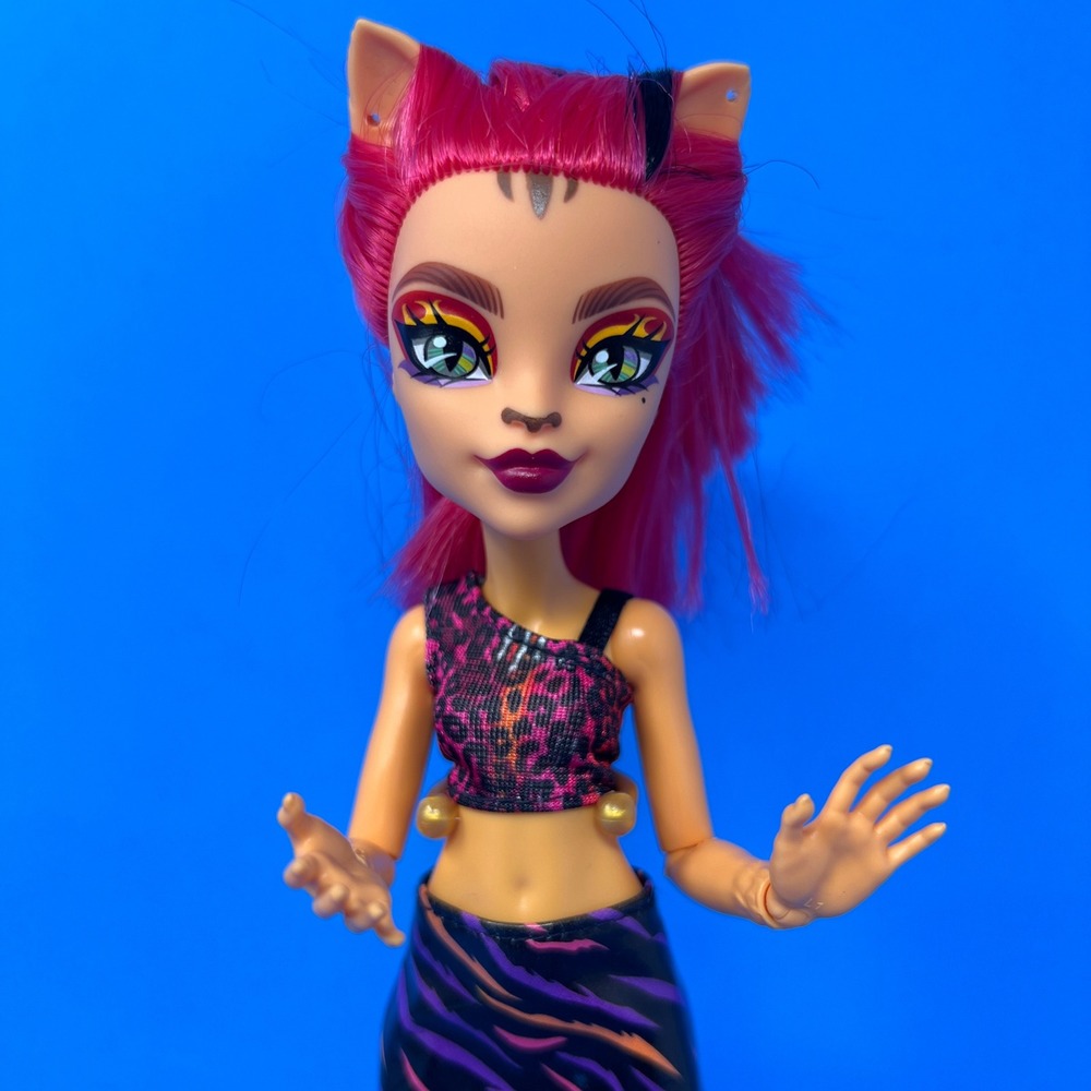 Monster High Toralei Stripe G3 Doll Skulltimate Secrets Werecat Pink Hair 2022